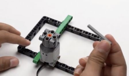 Once the setup is ready, carefully attach axle 5 to the motor, creating an extension to mount the mobile holder. This step is vital for building a smart robot that utilizes AI recognition technology.