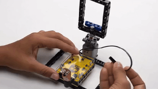 Motors are connected to roboki.gif